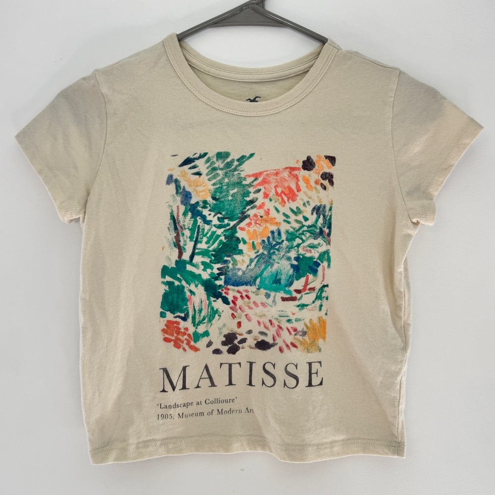 Hollister Cream Short Sleeve Tee with Multicolor Abstract Print